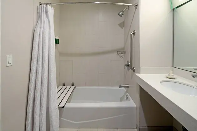 Oda, 1 En Büyük (King) Boy Yatak (Mobility Accessible, Tub)