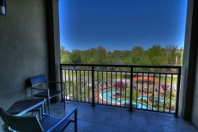 Oda, 1 En Büyük (King) Boy Yatak ve Çekyat, Balkon, Nehir Manzaralı (Balcony)