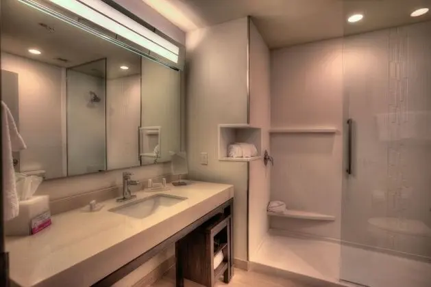 Oda, 1 En Büyük (King) Boy Yatak ve Çekyat, Balkon, Nehir Manzaralı (Balcony)