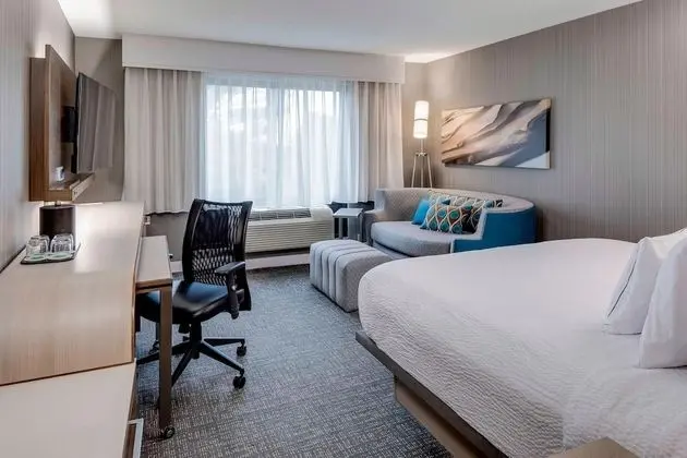 Oda, 1 En Büyük (King) Boy Yatak ve Çekyat (Mobility/Hearing Access, Roll-In Shwr)