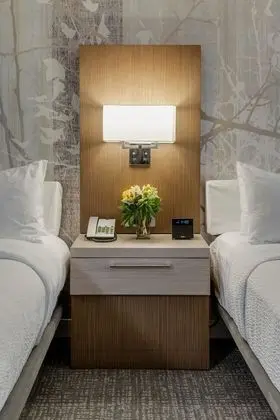 Oda, 2 Büyük (Queen) Boy Yatak