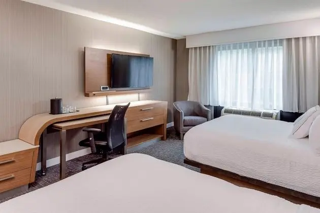 Oda, 2 Büyük (Queen) Boy Yatak