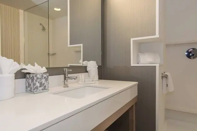 Oda, 1 En Büyük (King) Boy Yatak (Mobility/Hearing Accessible, Tub)