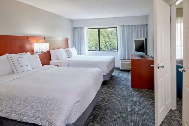Süit, Birden Çok Yatak (One Bedroom Two Queens)