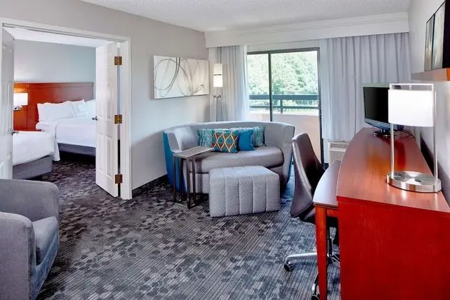 Süit, Birden Çok Yatak (One Bedroom Two Queens)