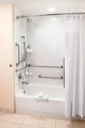 Oda, 1 En Büyük (King) Boy Yatak ve Çekyat (Mobility Accessible, Tub)