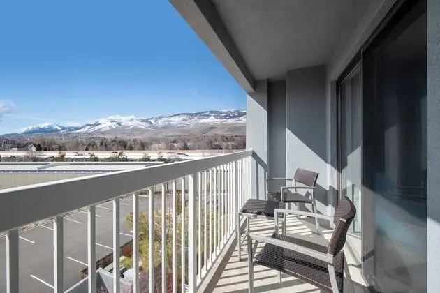 Oda, 1 En Büyük (King) Boy Yatak ve Çekyat, Balkon