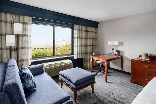 Oda, 2 Büyük (Queen) Boy Yatak