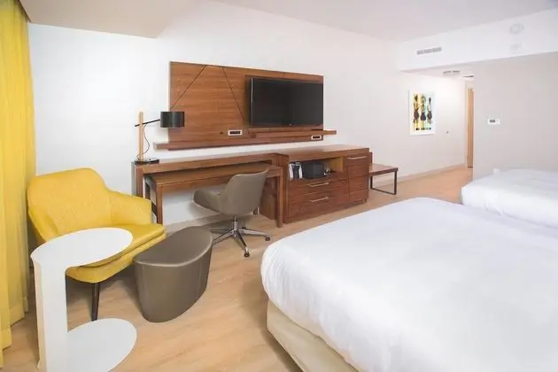 Oda, 2 Büyük (Queen) Boy Yatak