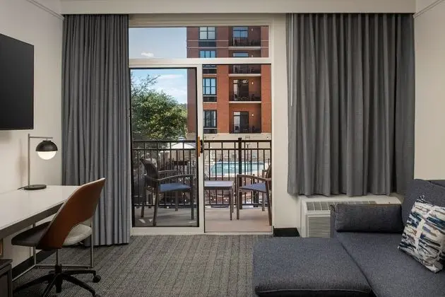 Oda, 1 En Büyük (King) Boy Yatak ve Çekyat, Balkon