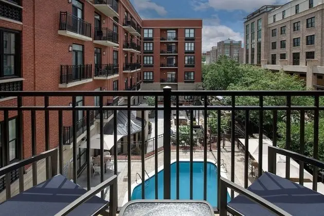 Oda, 1 En Büyük (King) Boy Yatak ve Çekyat, Balkon