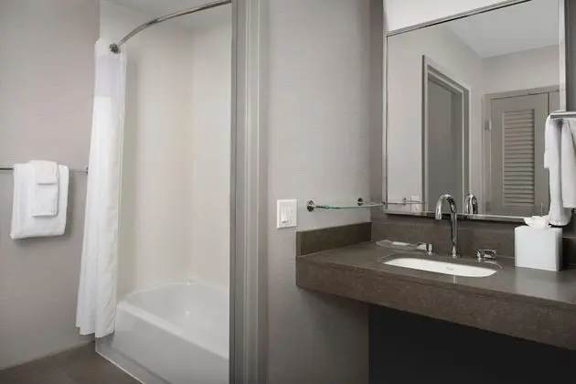 Oda, 1 En Büyük (King) Boy Yatak ve Çekyat, Balkon