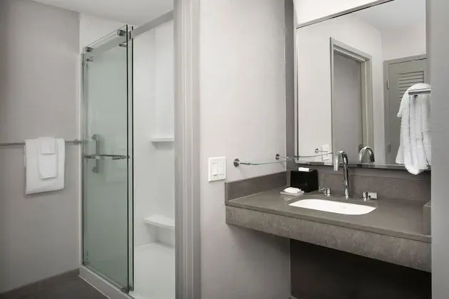 Oda, 1 En Büyük (King) Boy Yatak ve Çekyat, Balkon