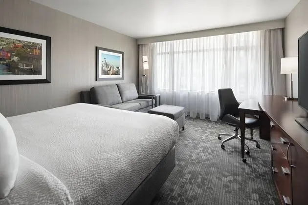 Oda, 1 En Büyük (King) Boy Yatak ve Çekyat (Mobility Accessible, Transfer Shower)
