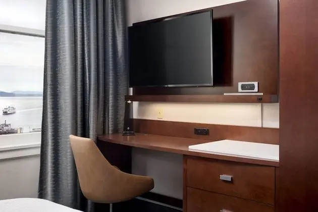 Oda, 2 Büyük (Queen) Boy Yatak, Koy Manzaralı (Mobility/Hearing Accessible, Tub)