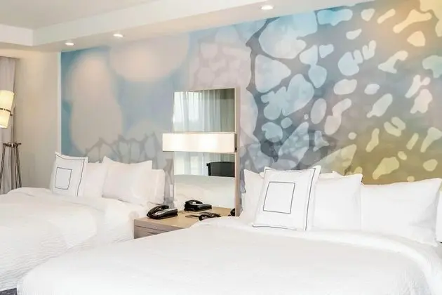 Oda, 2 Büyük (Queen) Boy Yatak