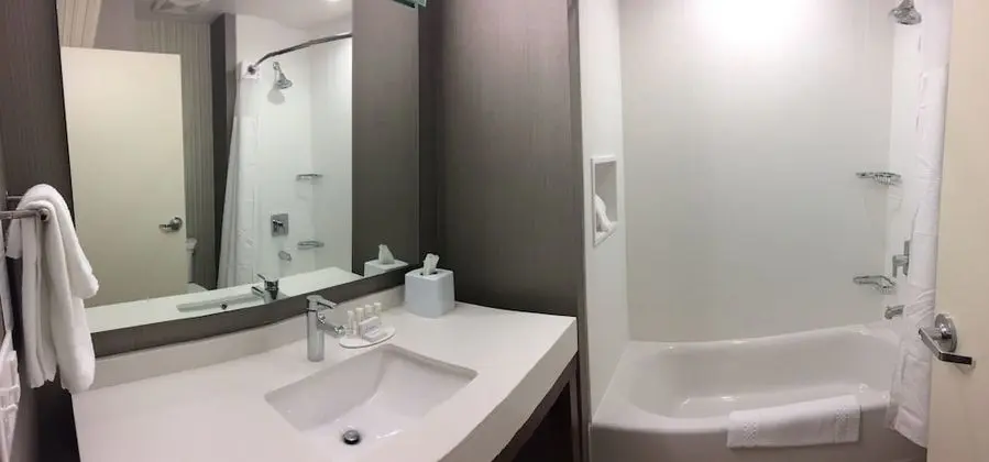 Oda, 2 Büyük (Queen) Boy Yatak