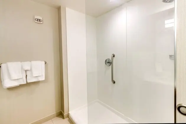 Oda, 1 En Büyük (King) Boy Yatak ve Çekyat, Balkon, Manzaralı (Balcony)