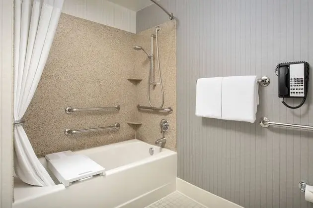 Oda, 2 Büyük (Queen) Boy Yatak (Mobility/Hearing Accessible, Tub)