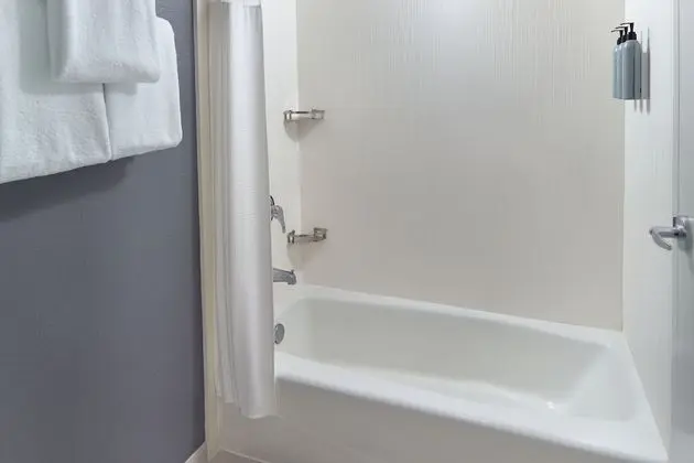Oda, 2 Büyük (Queen) Boy Yatak, Balkon, Havuz Manzaralı