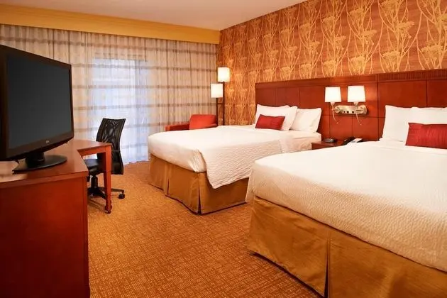 Deluxe Oda, 2 Büyük (Queen) Boy Yatak (Mobility Accessible, Roll-In Shower)