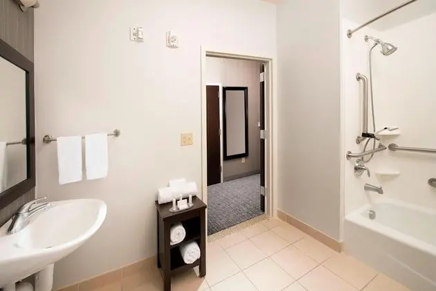 Oda, Birden Çok Yatak (Mobility Accessible, Tub)
