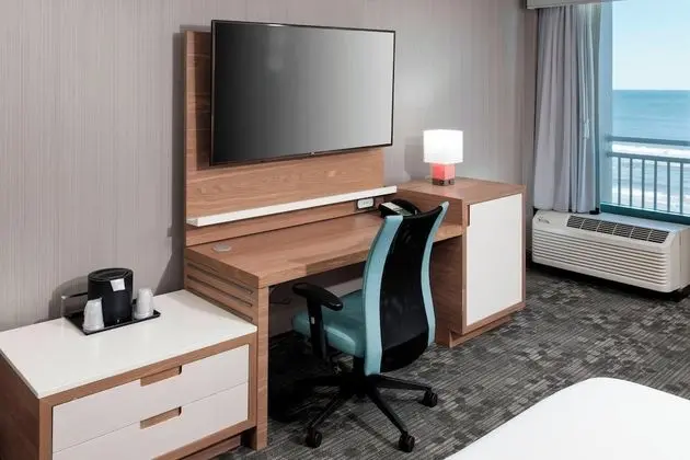 Oda, 1 En Büyük (King) Boy Yatak ve Çekyat, Okyanusa Sıfır (Mobility Accessible, Roll-In Shower)