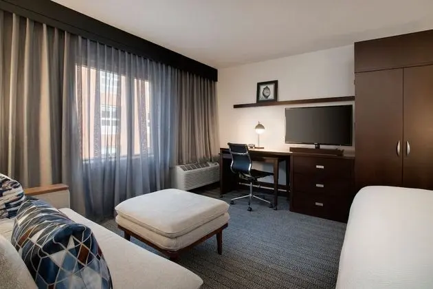 Oda, 1 En Büyük (King) Boy Yatak ve Çekyat (Mobility Accessible, Tub)