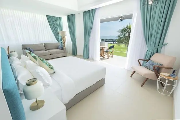 Cove Balcony Suite