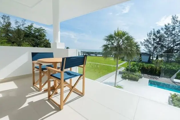 Cove Balcony Suite