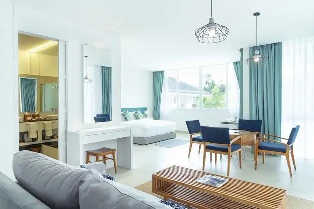 Cove Corner Suite