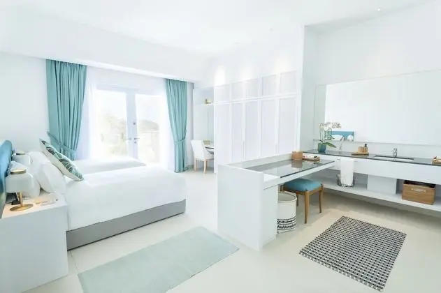 Cove Corner Suite