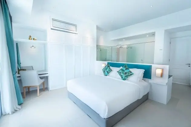Cove Corner Suite