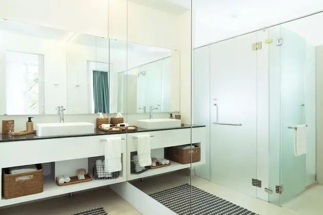 Cove Corner Suite