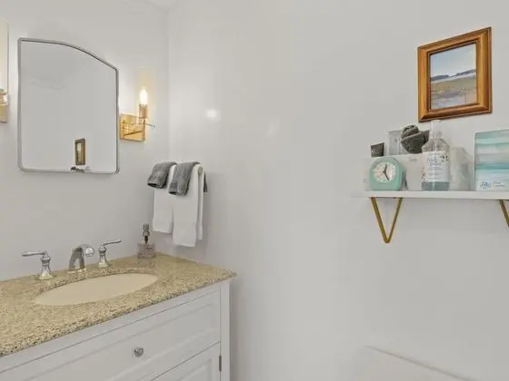 2nd Floor King Guest Room, 1 King Bed, Non-smoking, 2 Guests - no pets
