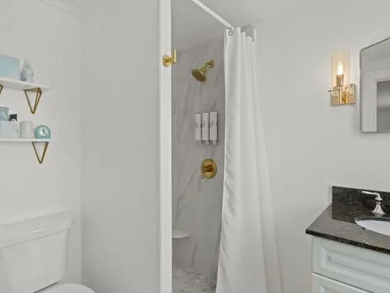 2nd Floor King Guest Room, 1 King Bed, Non-smoking, 2 Guests - no pets