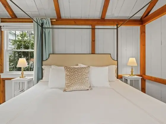 Deluxe King Suite, 1 King Bed w/ Kitchen, Non Smoking, 2 guests - pets allowed w/ fee