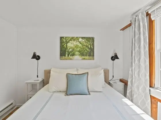 Two Bedroom Suite, 1 Queen bed- two twins or king w/ kitchen,Non-smoking, pets allowed w/ fee