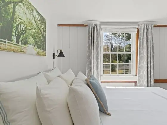 Two Bedroom Suite, 1 Queen bed- two twins or king w/ kitchen,Non-smoking, pets allowed w/ fee