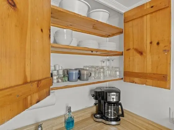 Two Bedroom Suite, 1 Queen bed- two twins or king w/ kitchen,Non-smoking, pets allowed w/ fee