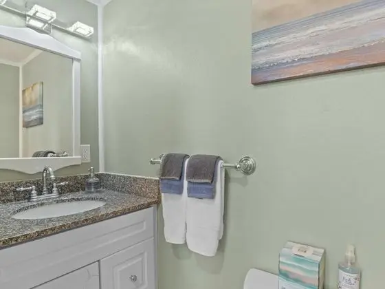Two Bedroom Suite, 1 Queen bed- two twins or king w/ kitchen,Non-smoking, pets allowed w/ fee