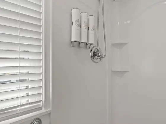 Two Bedroom Suite, 1 Queen bed- two twins or king w/ kitchen,Non-smoking, pets allowed w/ fee