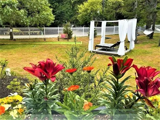 Two Bedroom Suite, 1 Queen bed- two twins or king w/ kitchen,Non-smoking, pets allowed w/ fee