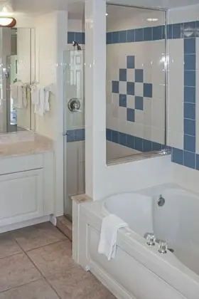 Oda, 2 Yatak Odası, Balkon (Roll-In Shower)