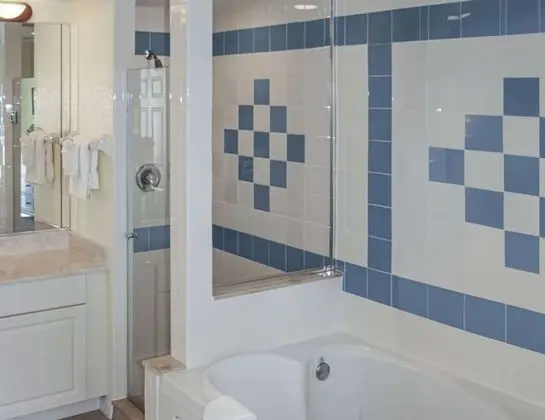 Oda, 2 Yatak Odası, Balkon (Roll-In Shower)