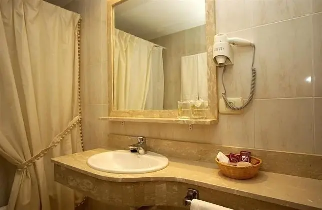 Tek Büyük veya İki Ayrı Yataklı Oda