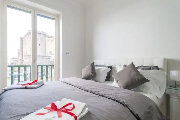 Apart Daire, Ek Bina