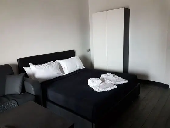 Apart Daire, Ek Bina