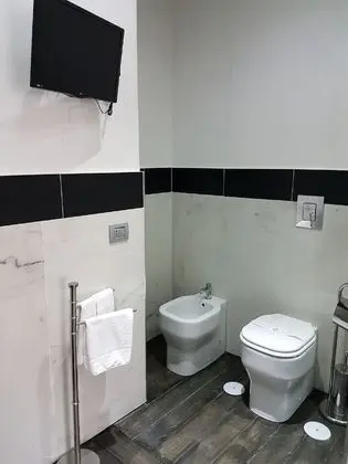 Apart Daire, Ek Bina