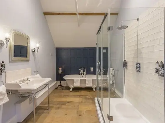 Exclusive Kır Evi, Özel Banyo (The Cowsheds - Sleeps 19)